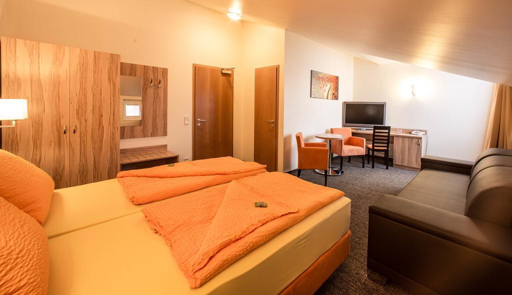 Hotel An Der Waldstrasse Gross-Zimmern Phòng bức ảnh